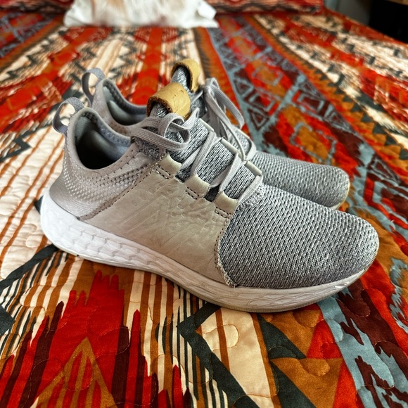 Women’s New Balance - Picture 3 of 5